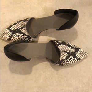 VINCE Snake Kitten Pumps